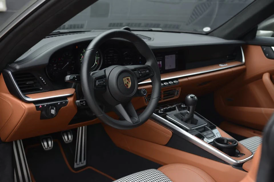 2023 Porsche 992 Carrera 4S - Image 27 of 31