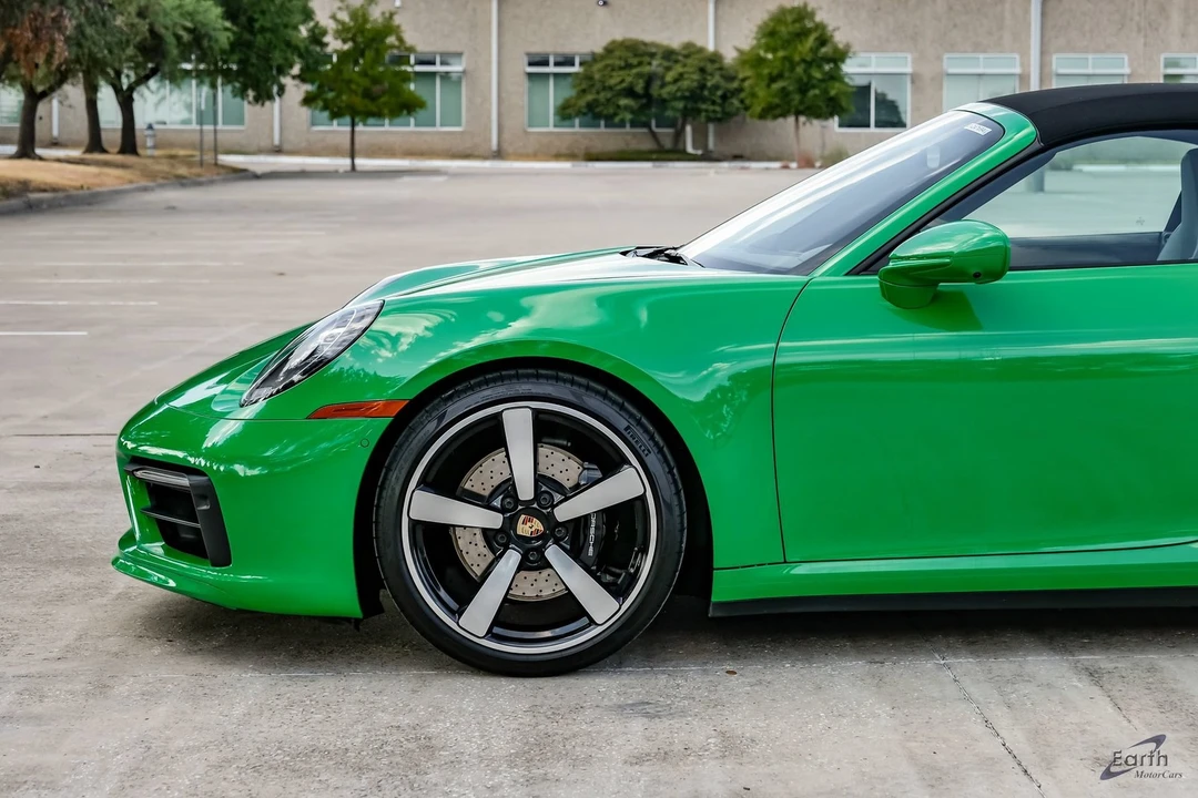 2023 Porsche 992 Carrera 4S - Image 9 of 31