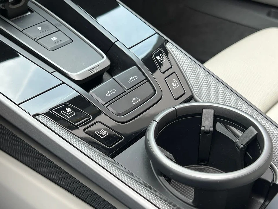 2023 Porsche 992 Carrera - Image 28 of 31