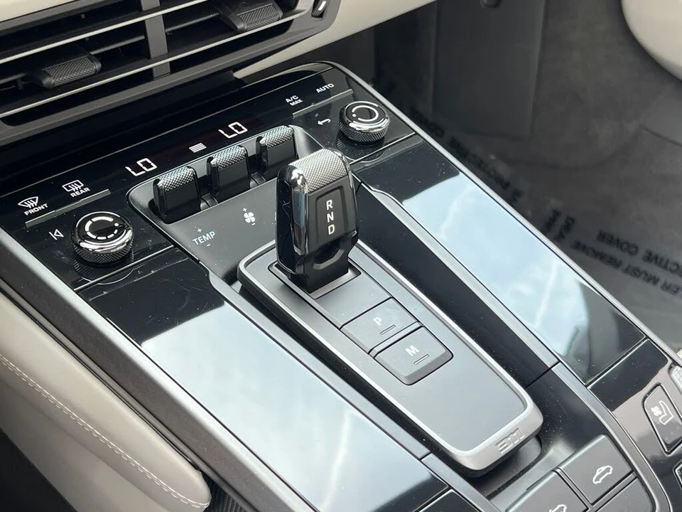 2023 Porsche 992 Carrera - Image 27 of 31