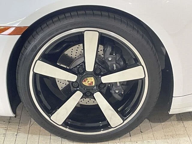 2023 Porsche 992 Carrera - Image 11 of 31