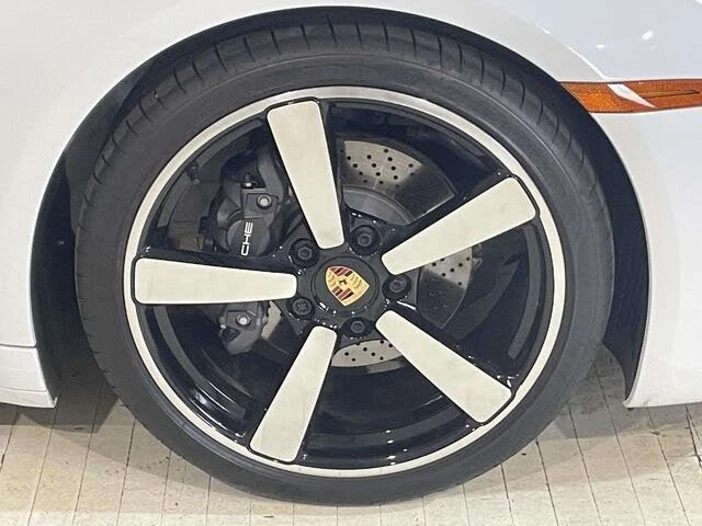 2023 Porsche 992 Carrera - Image 14 of 31