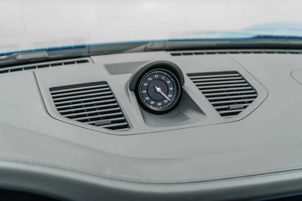 2023 Porsche 992 Carrera - Image 26 of 31