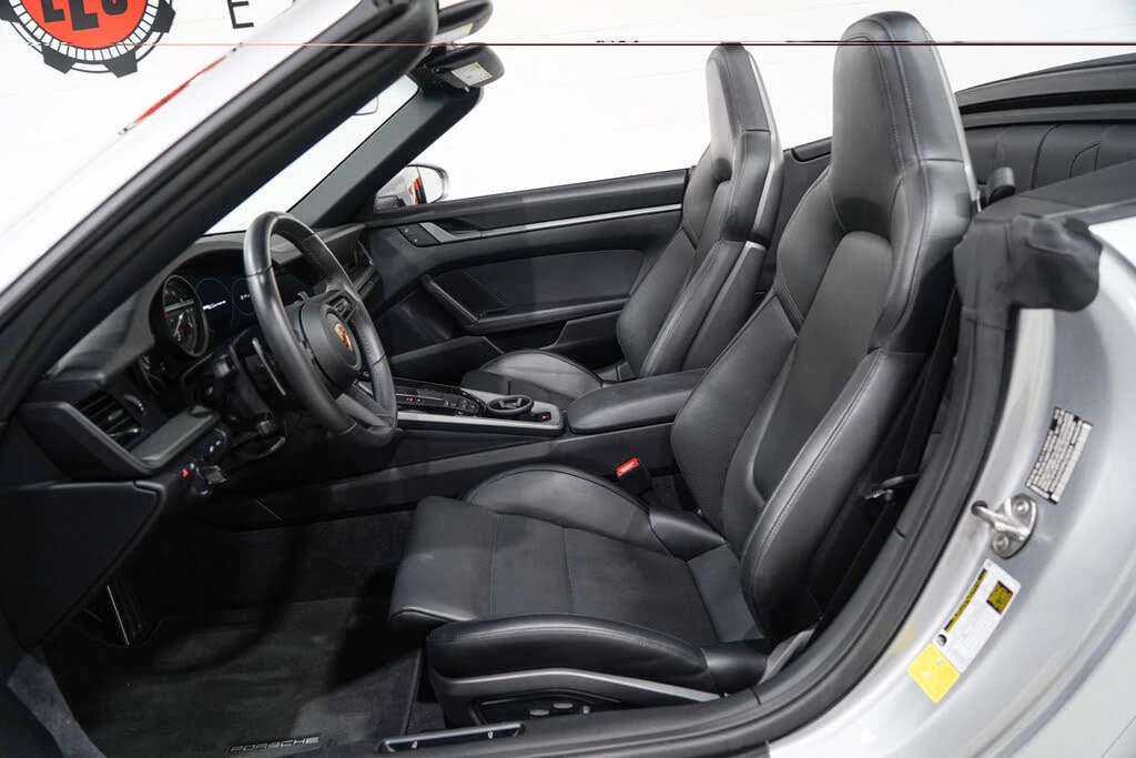 2023 Porsche 992 Carrera - Image 9 of 31