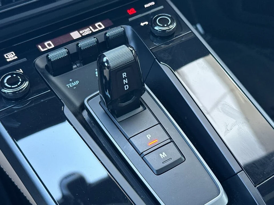 2023 Porsche 992 Carrera - Image 21 of 28