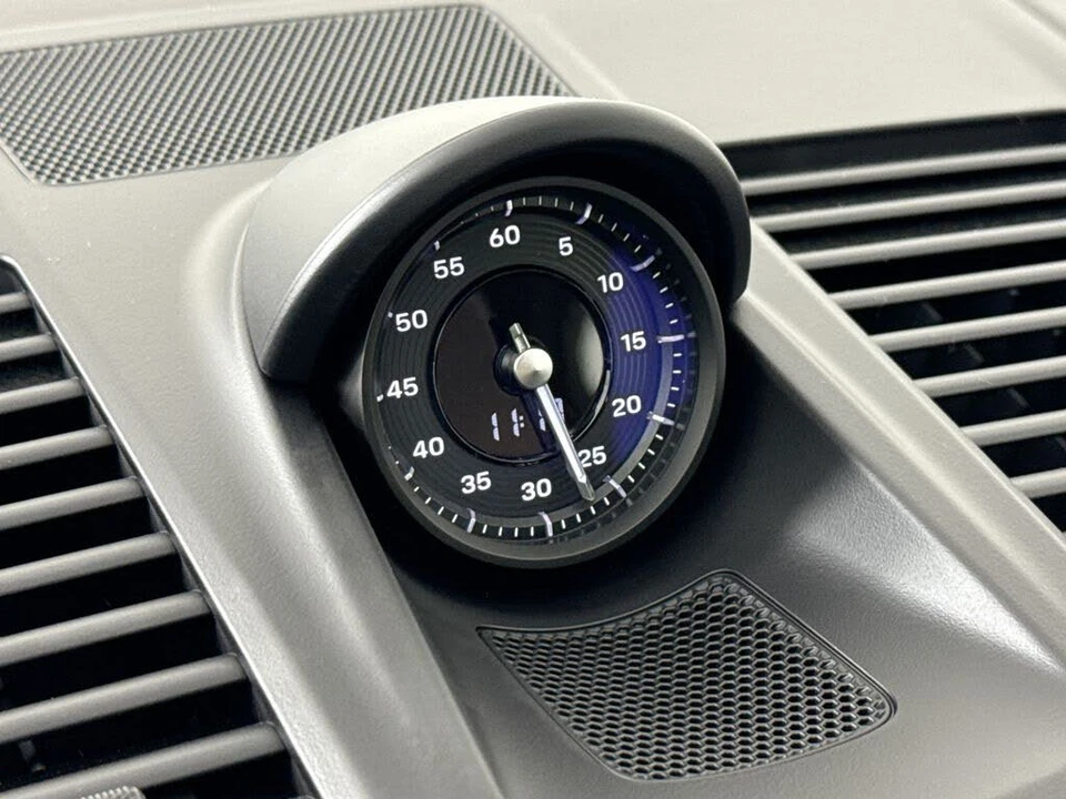 2023 Porsche 992 Carrera - Image 17 of 31