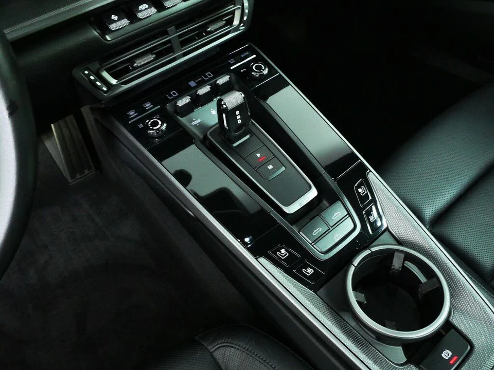 2023 Porsche 992 Carrera - Image 15 of 31