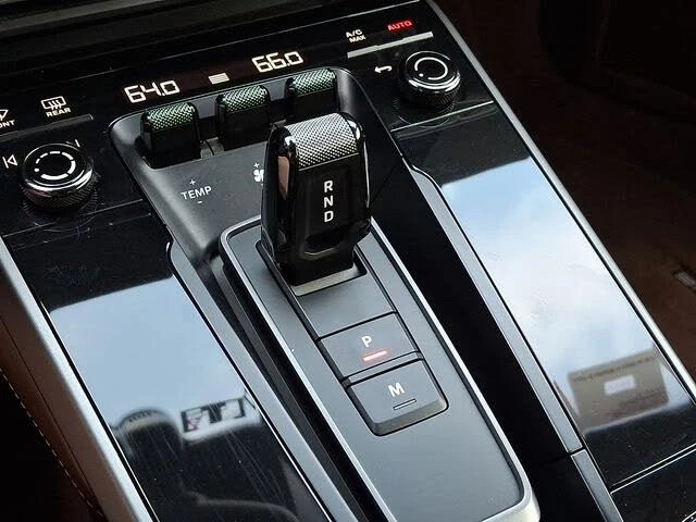 2023 Porsche 992 Carrera - Image 18 of 31