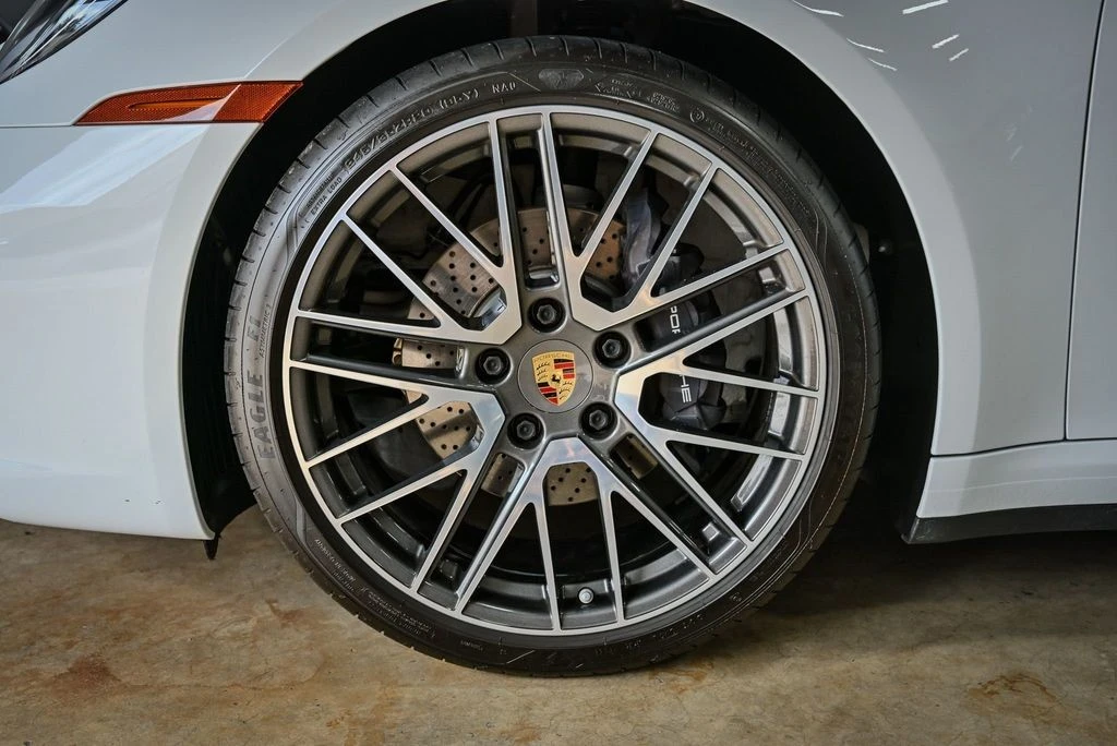 2023 Porsche 992 Carrera - Image 9 of 12