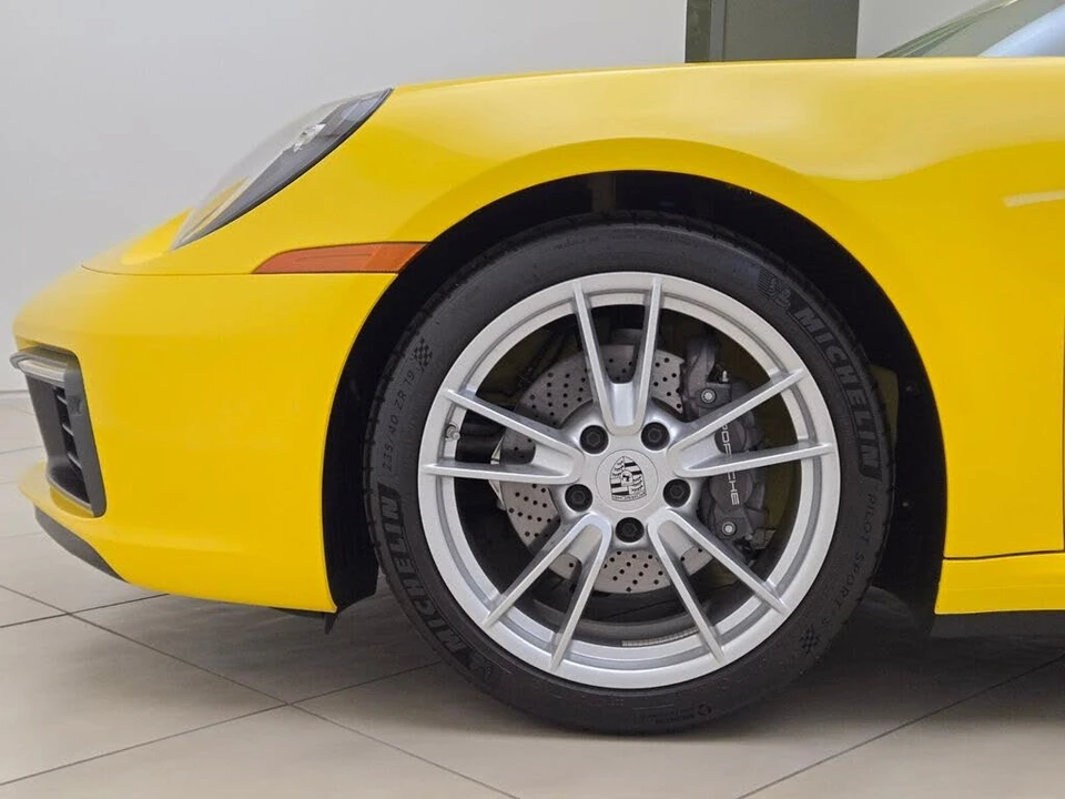 2023 Porsche 992 Carrera - Image 13 of 31