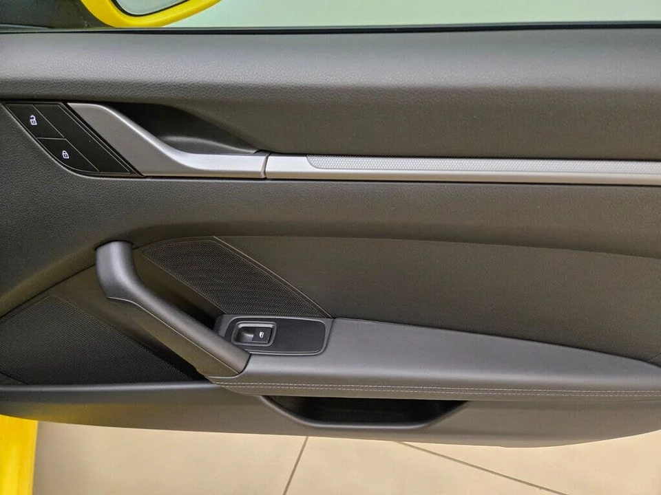 2023 Porsche 992 Carrera - Image 25 of 31
