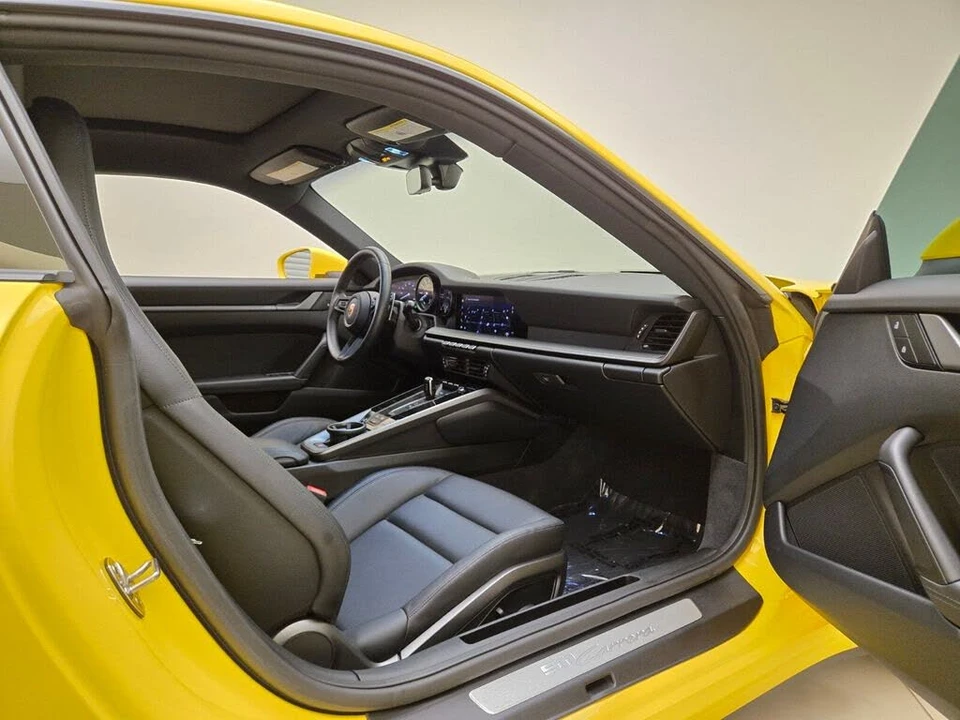 2023 Porsche 992 Carrera - Image 21 of 31