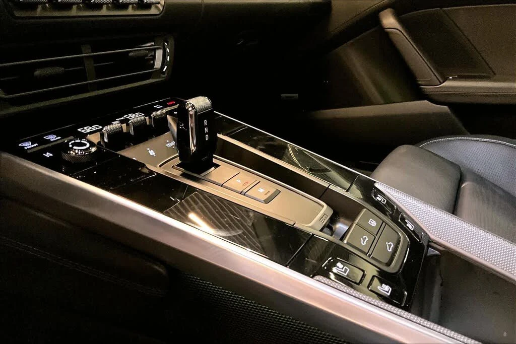 2023 Porsche 992 Carrera - Image 15 of 31