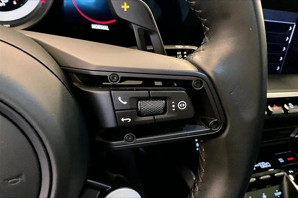2023 Porsche 992 Carrera - Image 23 of 31