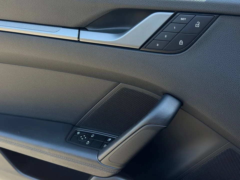 2023 Porsche 992 Carrera - Image 29 of 31