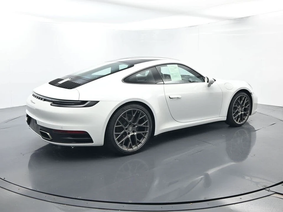 2023 Porsche 992 Carrera - Image 15 of 31