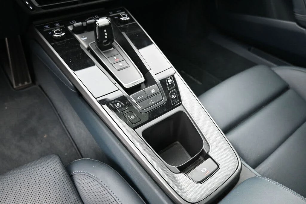 2023 Porsche 992 Carrera - Image 12 of 31