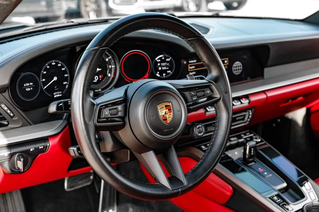 2023 Porsche 992 Carrera - Image 13 of 31