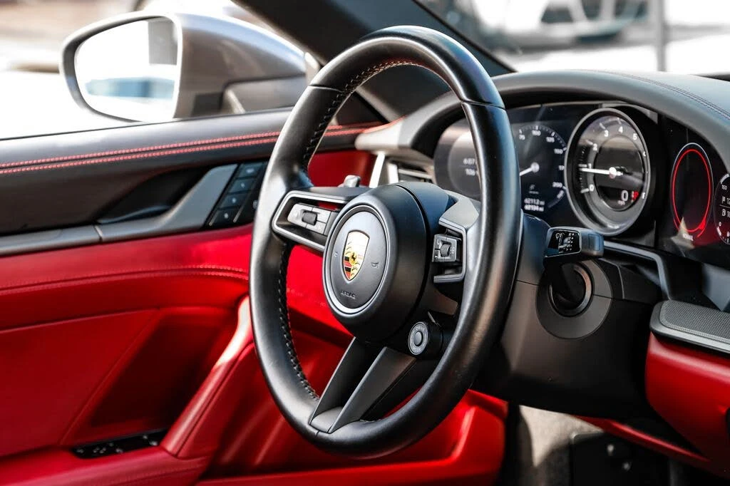 2023 Porsche 992 Carrera - Image 11 of 31