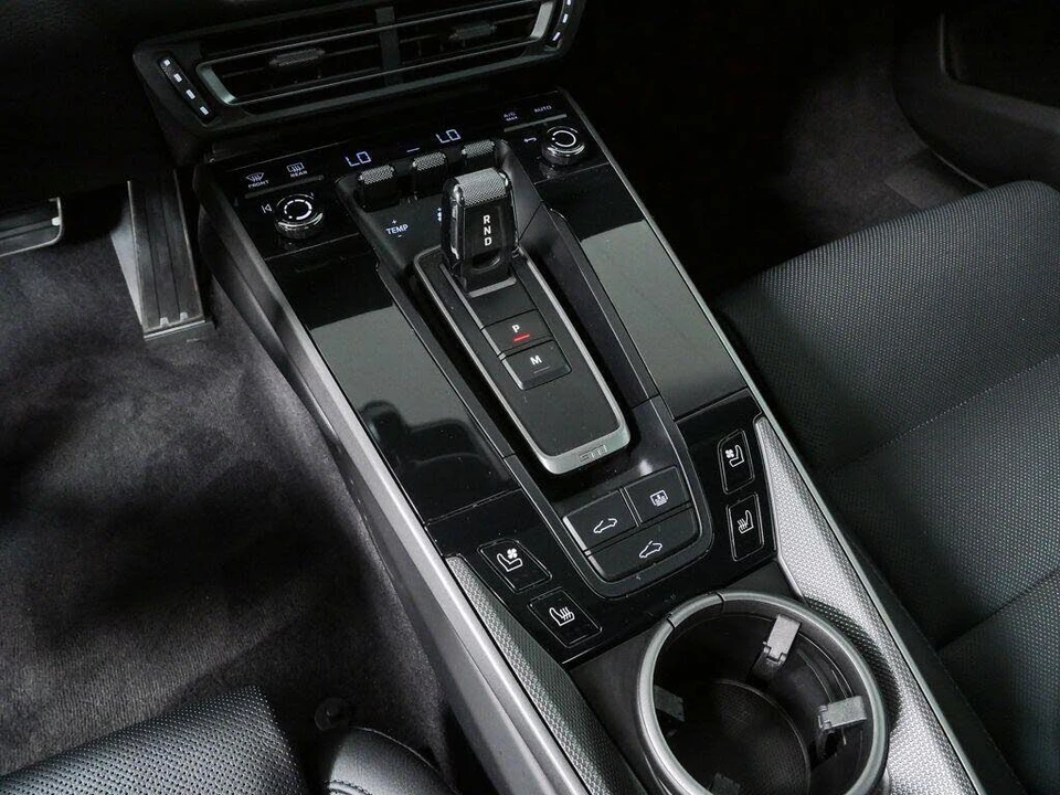2023 Porsche 992 Carrera - Image 18 of 31