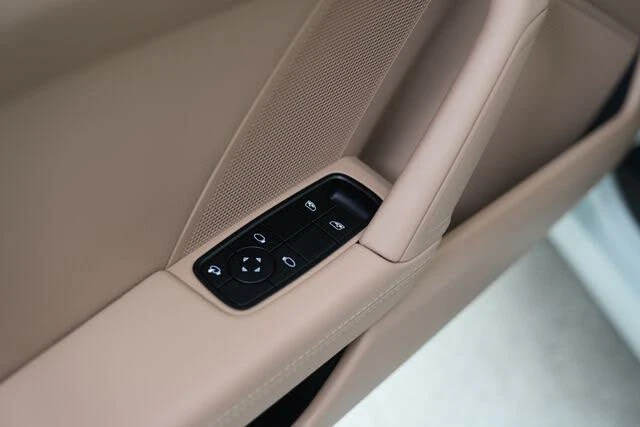 2023 Porsche 992 Carrera - Image 25 of 31