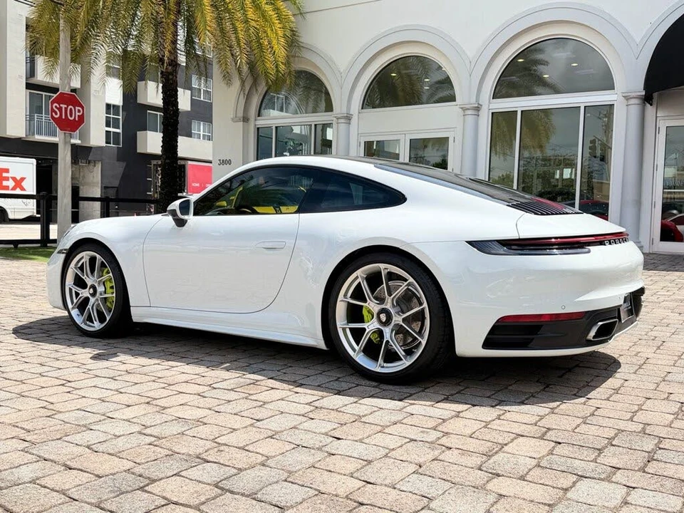 2023 Porsche 992 Carrera - Image 19 of 31