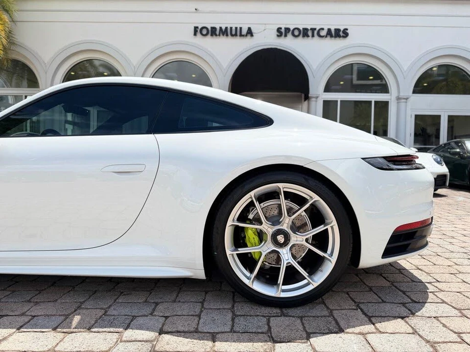 2023 Porsche 992 Carrera - Image 24 of 31