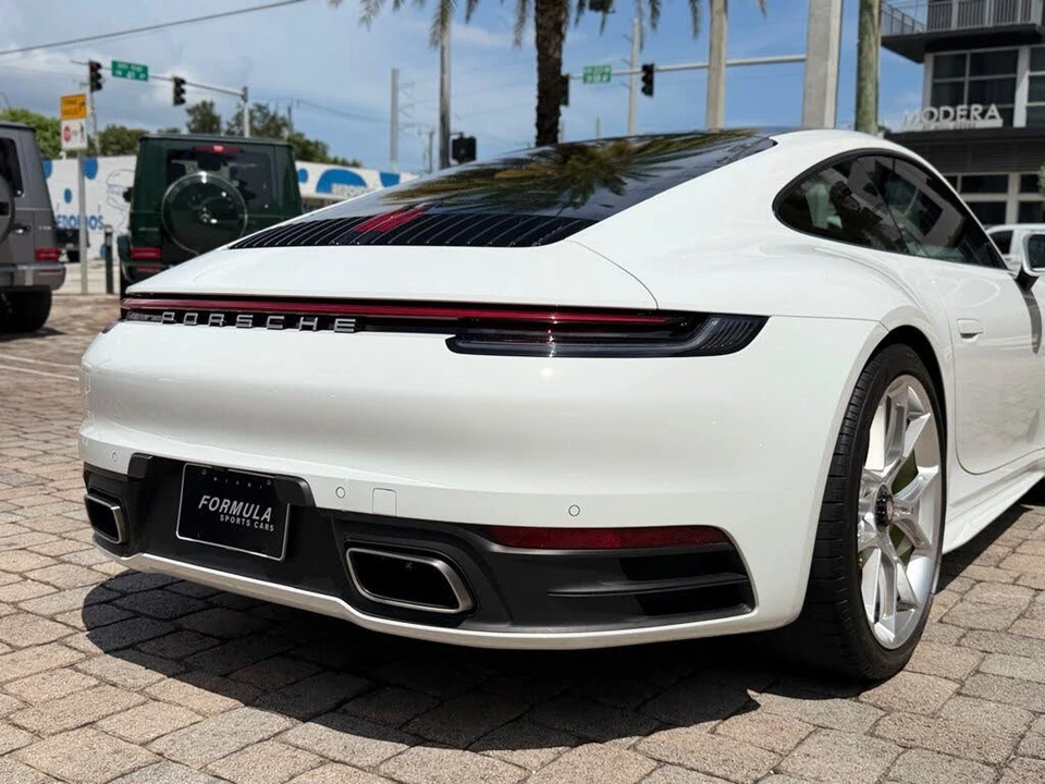 2023 Porsche 992 Carrera - Image 13 of 31