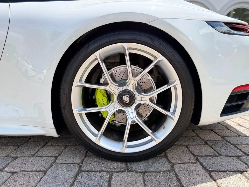 2023 Porsche 992 Carrera - Image 28 of 31