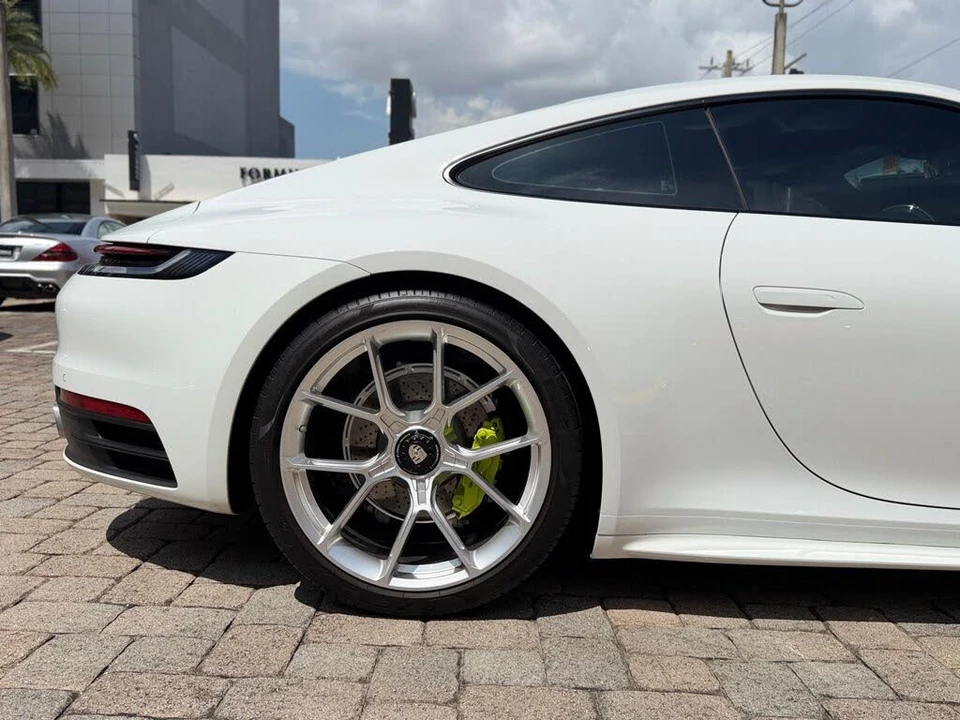 2023 Porsche 992 Carrera - Image 26 of 31