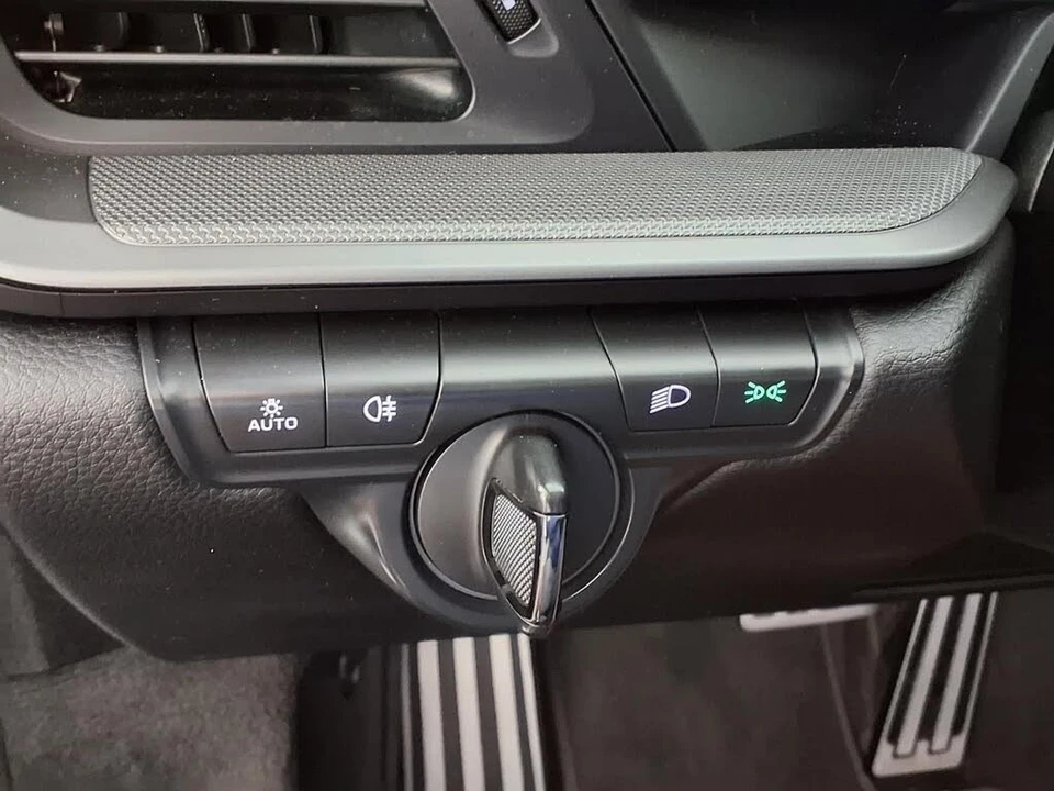 2023 Porsche 992 Carrera - Image 24 of 31