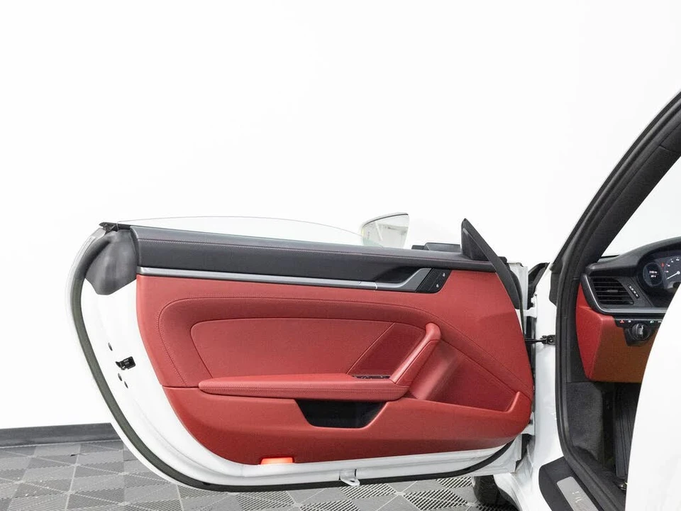 2023 Porsche 992 Carrera - Image 14 of 31