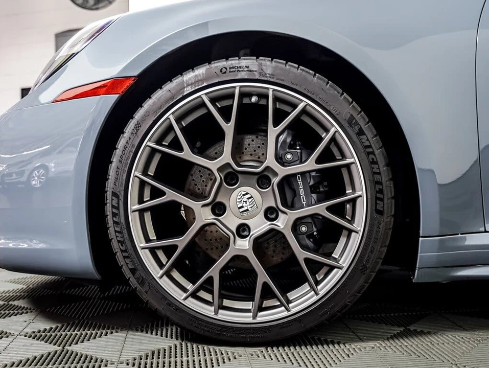 2023 Porsche 992 Carrera - Image 14 of 31