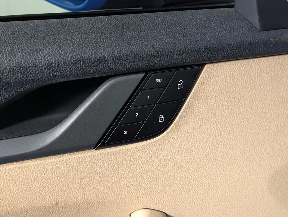 2023 Porsche 992 Carrera - Image 25 of 31