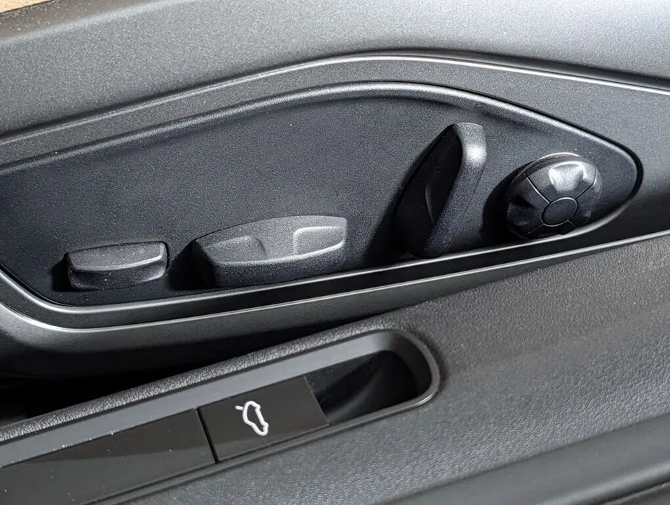 2023 Porsche 992 Carrera - Image 28 of 31