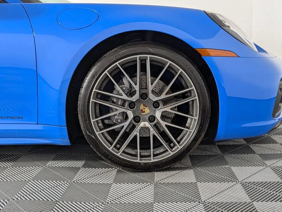 2023 Porsche 992 Carrera - Image 14 of 31