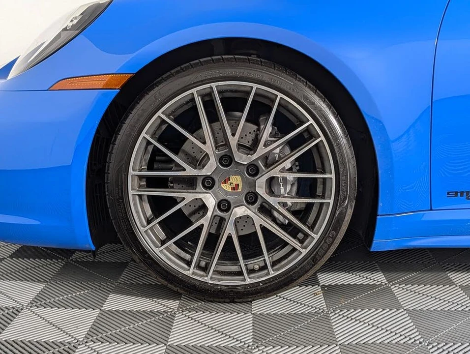 2023 Porsche 992 Carrera - Image 11 of 31