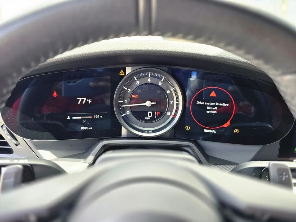 2023 Porsche 992 Carrera - Image 13 of 28