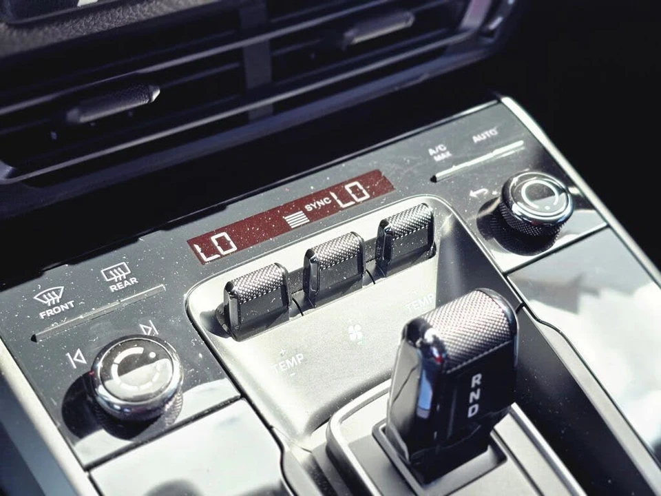 2023 Porsche 992 Carrera - Image 23 of 28
