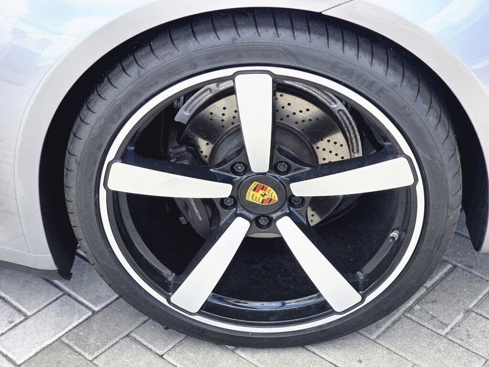 2023 Porsche 992 Carrera - Image 8 of 28