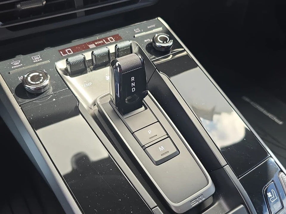 2023 Porsche 992 Carrera - Image 24 of 28