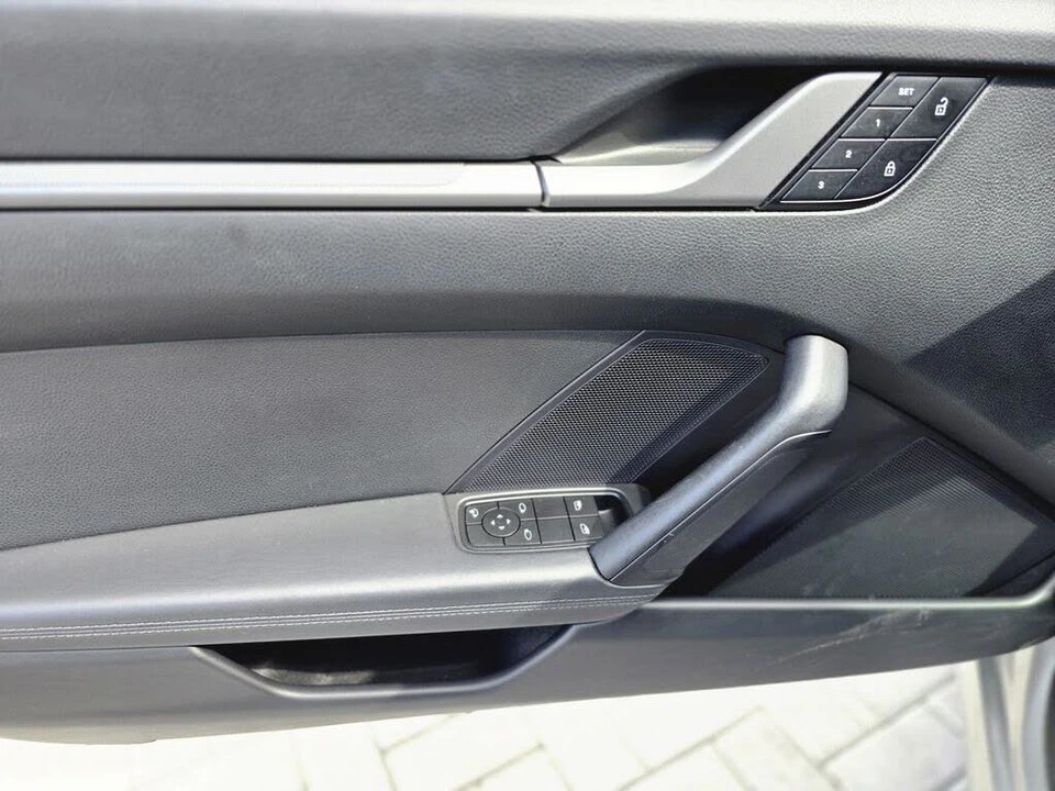 2023 Porsche 992 Carrera - Image 10 of 28
