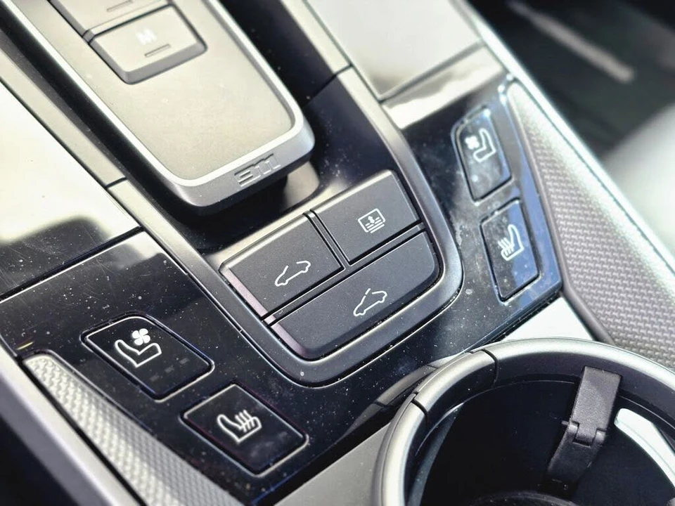 2023 Porsche 992 Carrera - Image 21 of 28