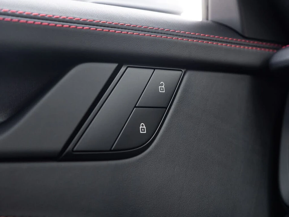 2023 Porsche 992 Carrera GTS - Image 18 of 31