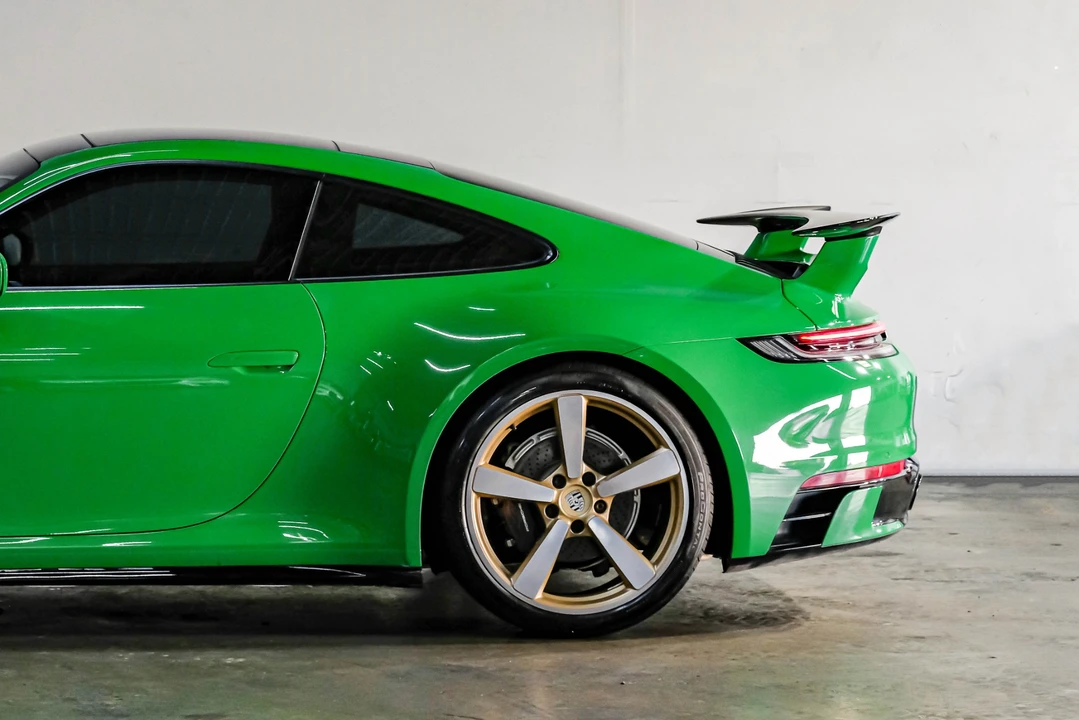 2023 Porsche 992 Carrera - Image 18 of 31