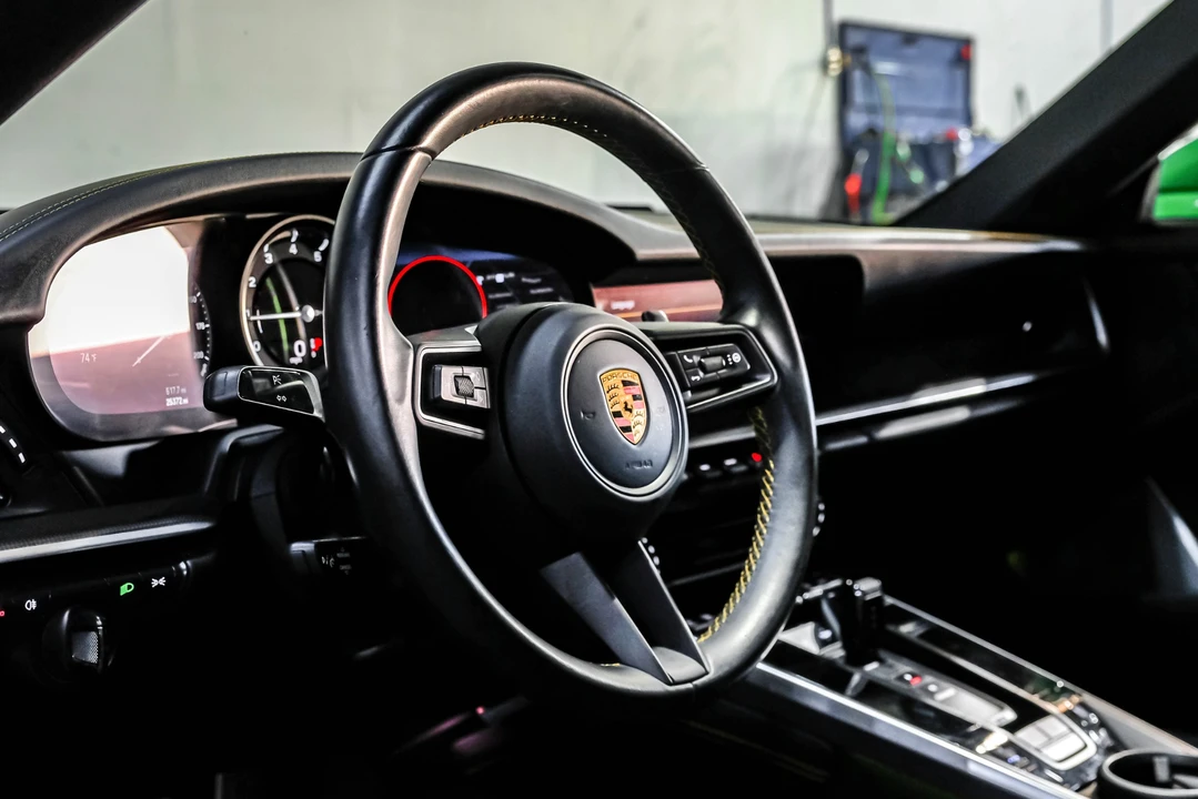 2023 Porsche 992 Carrera - Image 21 of 31