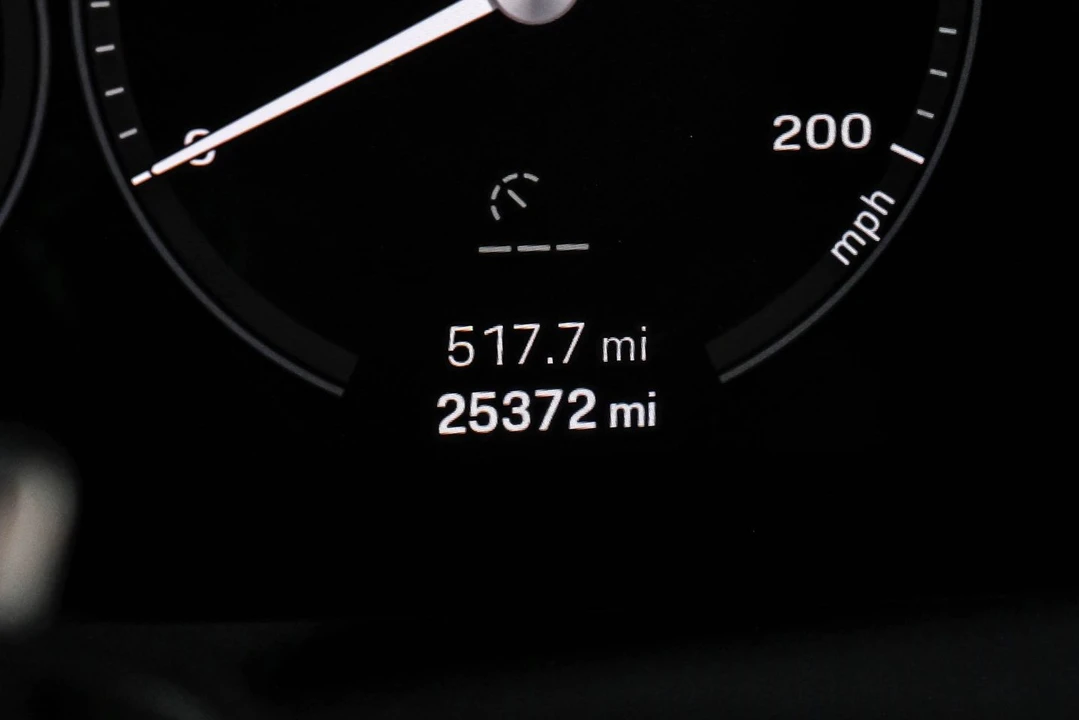 2023 Porsche - Image 25 of 31