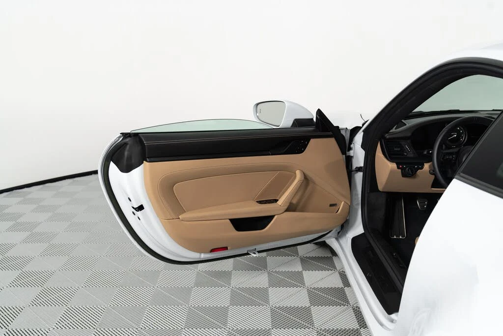 2023 Porsche 992 Carrera S - Image 28 of 31