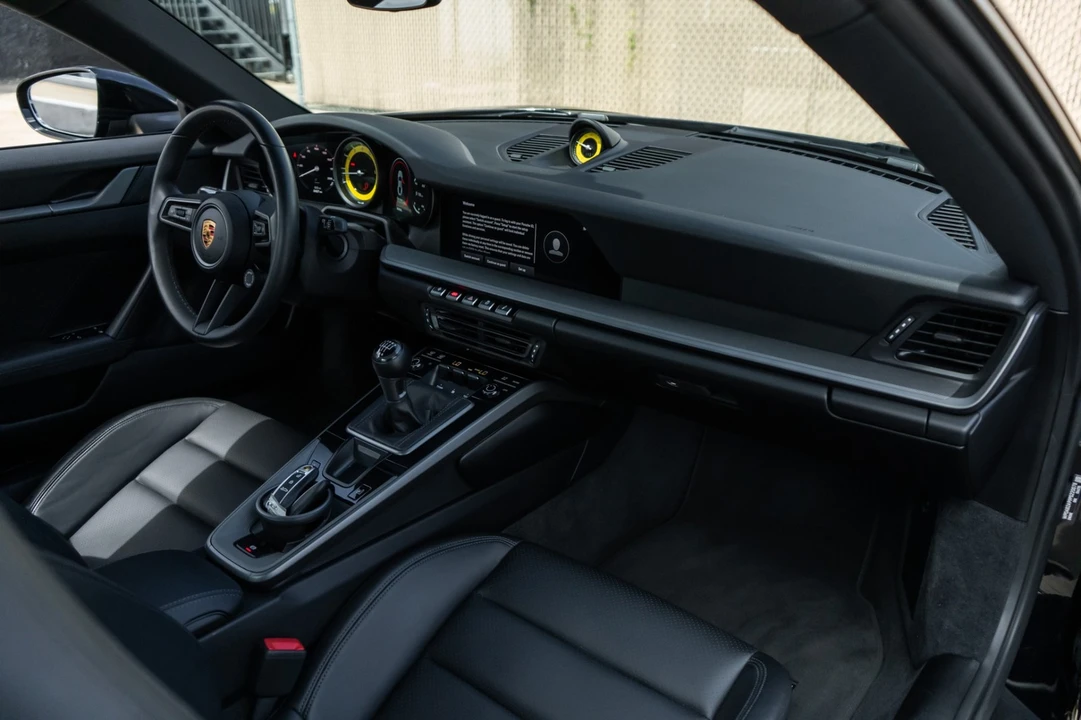 2023 Porsche 992 Carrera S - Image 17 of 31