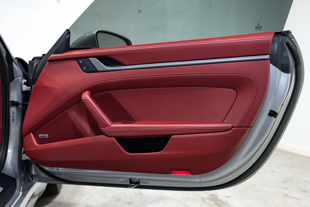 2023 Porsche 992 Carrera - Image 17 of 31